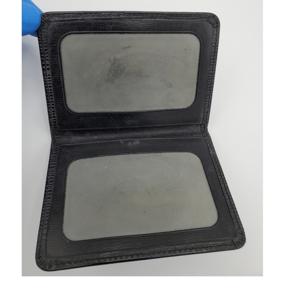 Authentic Preowned LV Epi Card Case - Picture 3 of 8